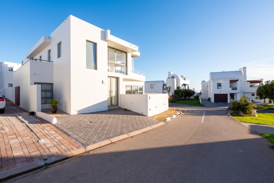 5 Bedroom Property for Sale in Paradise Beach Western Cape